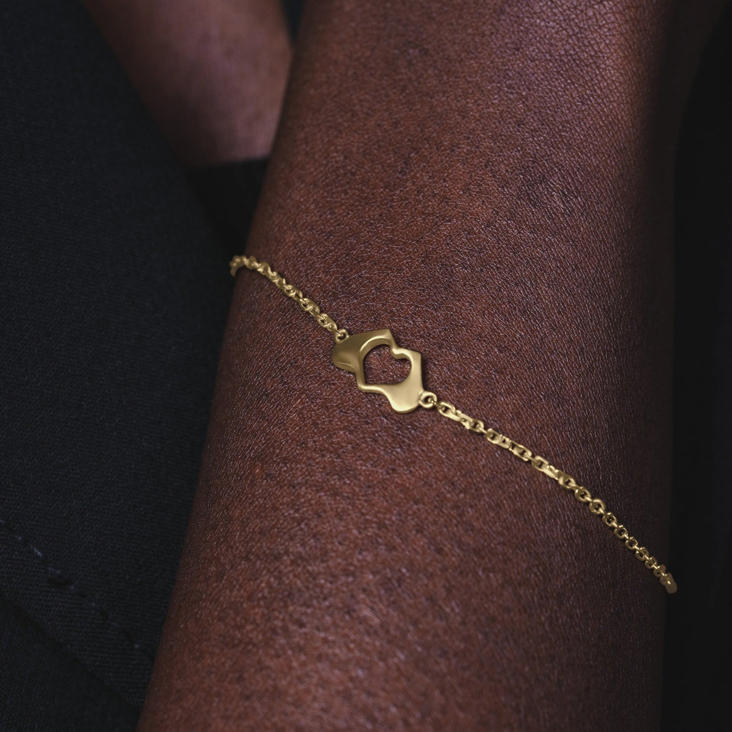 Small Yellow Gold Flat Heart Hands Bracelet