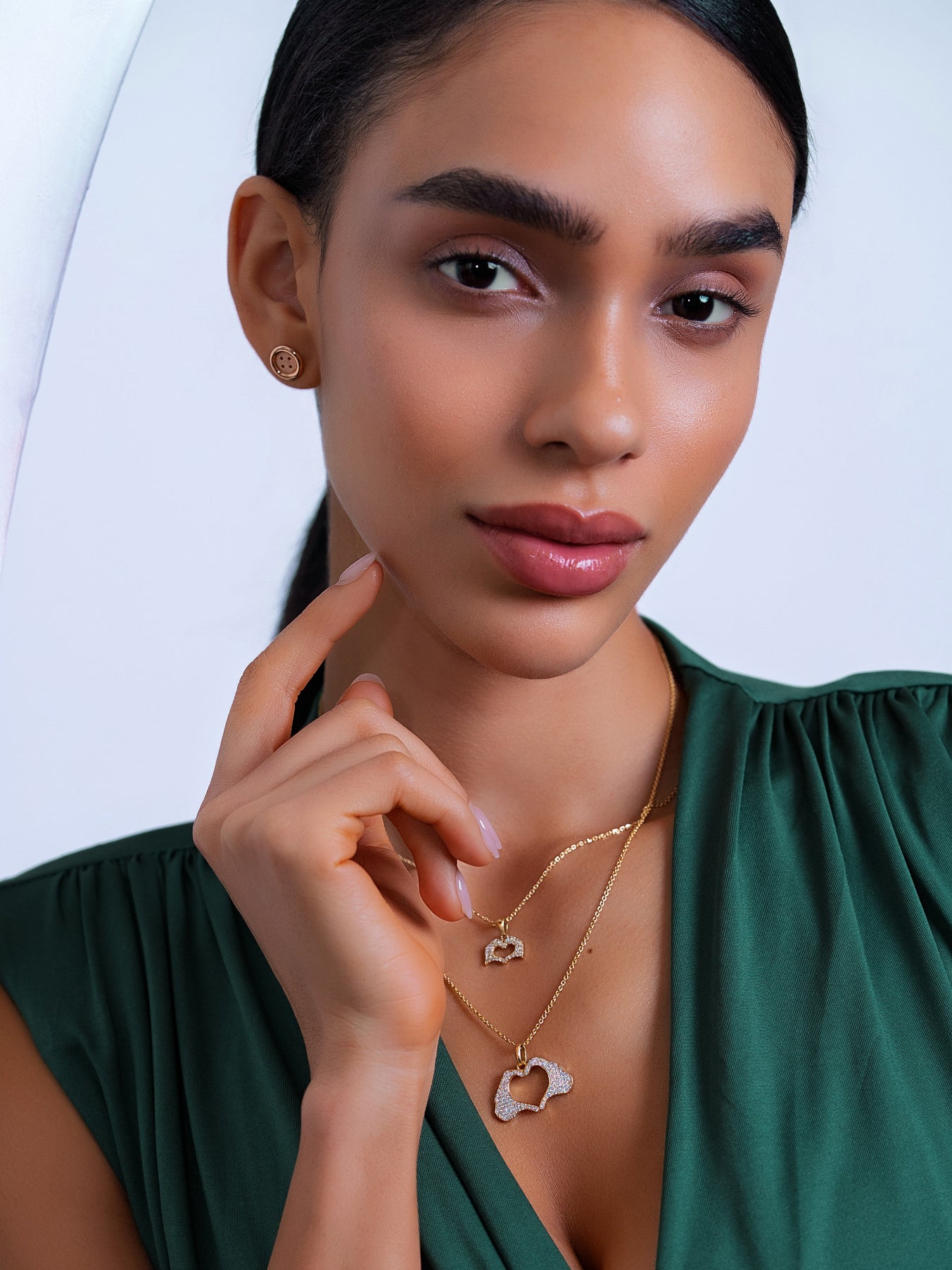 Small Yellow Gold Heart Hands Necklace With Pavé Diamonds